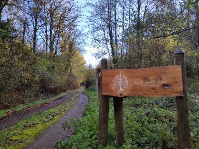 le panneau à l'entrée de la ferme therapeutique les heures étoilées