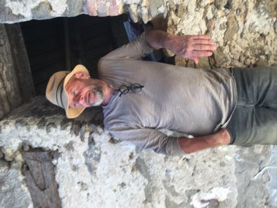 Alain Gutton hypnothérapeute, fondateur de la ferme therapeutique des heures etoilées